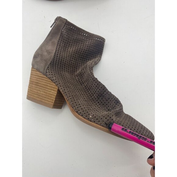 JEFFREY CAMPBELL Jenelle Taupe Suede Laser Cut Heel Bootie Womens SZ 9 Point Toe - Picture 6 of 8